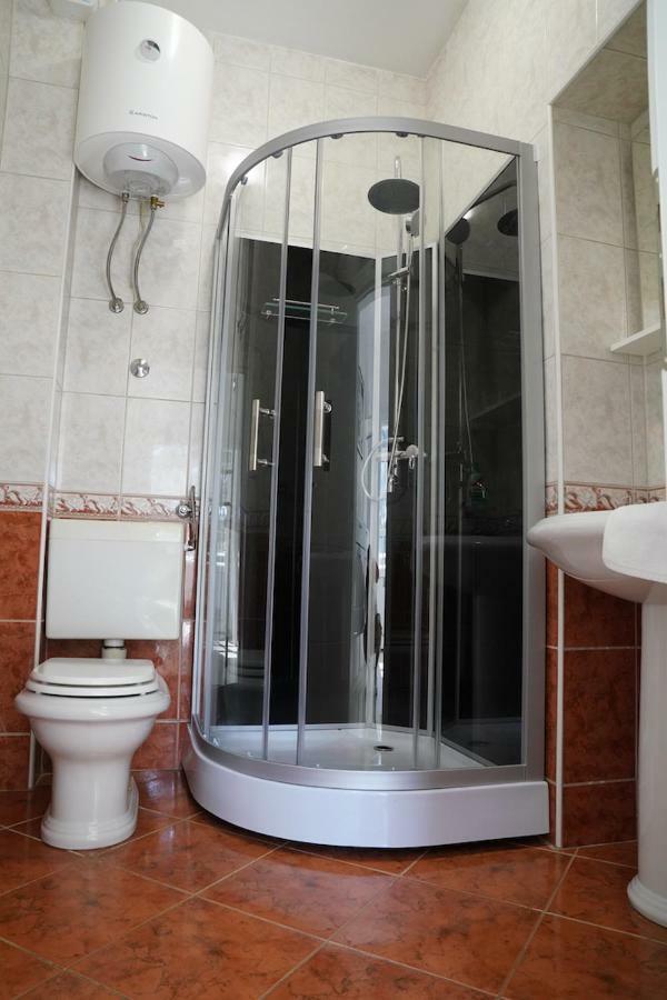 Sesar Apartments Krk - No. 2 Vinko Krk Town Zewnętrze zdjęcie