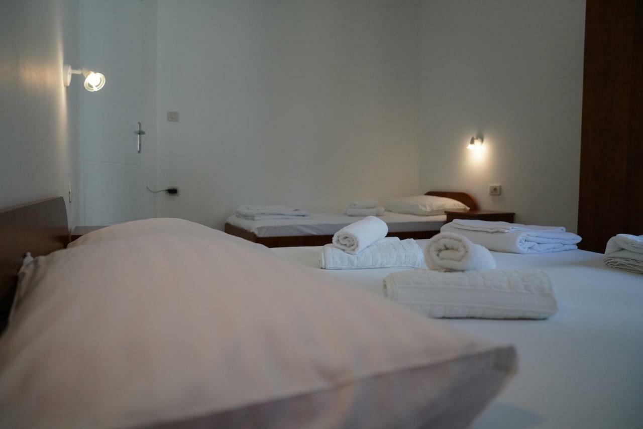 Sesar Apartments Krk - No. 2 Vinko Krk Town Zewnętrze zdjęcie