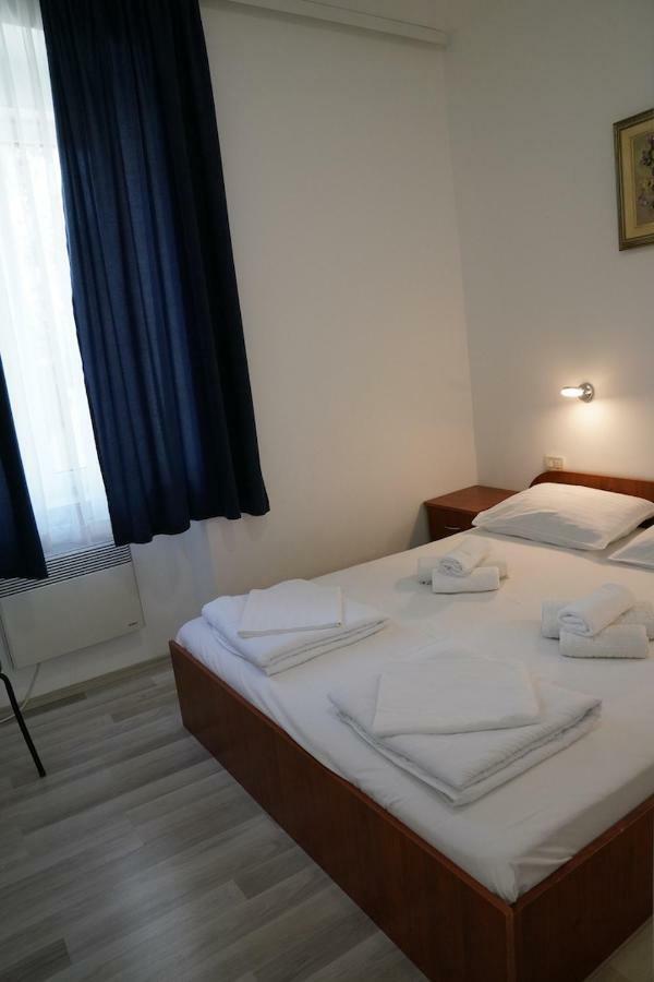 Sesar Apartments Krk - No. 2 Vinko Krk Town Zewnętrze zdjęcie