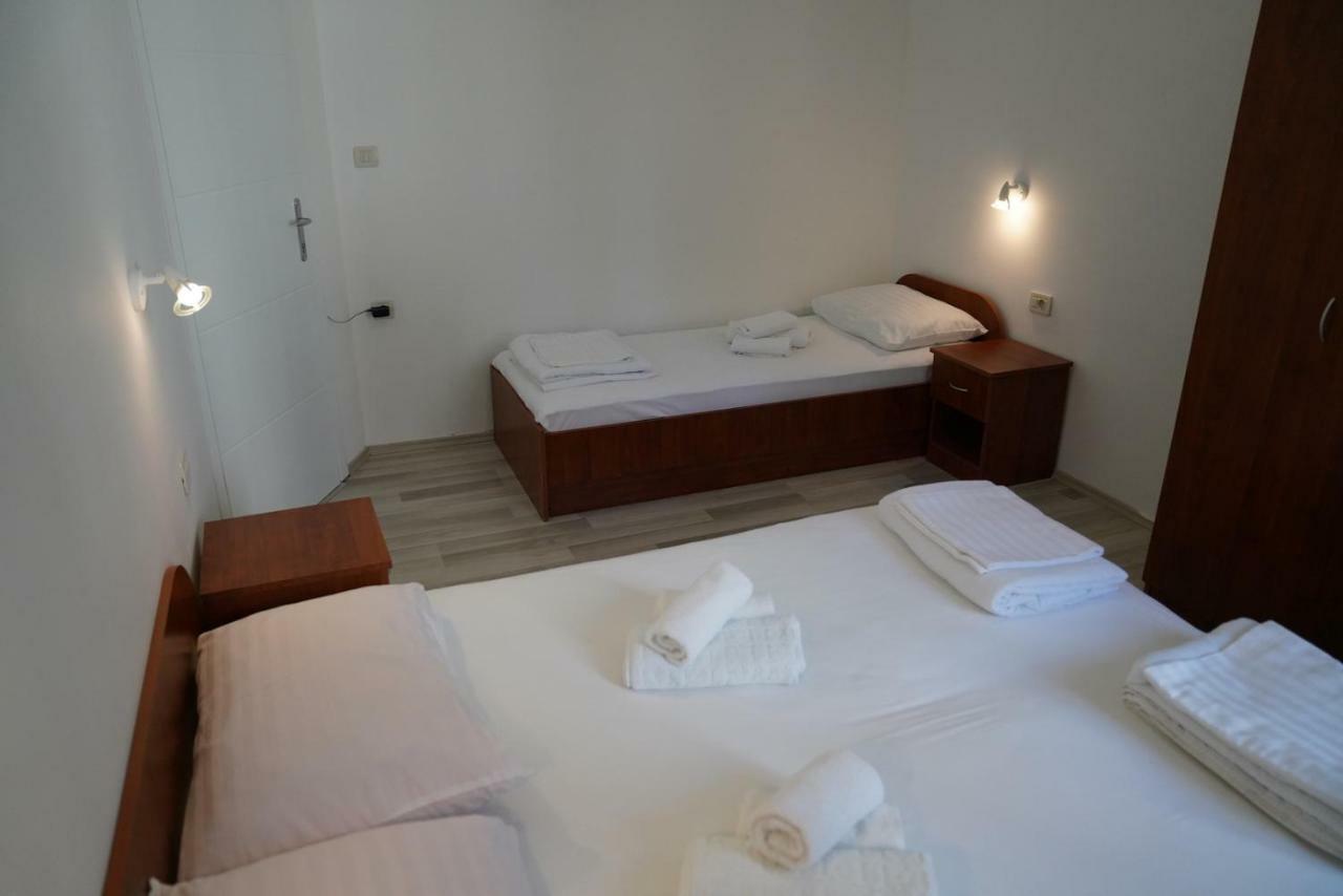 Sesar Apartments Krk - No. 2 Vinko Krk Town Zewnętrze zdjęcie
