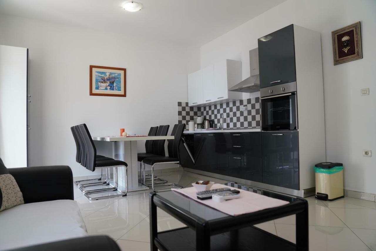 Sesar Apartments Krk - No. 2 Vinko Krk Town Zewnętrze zdjęcie